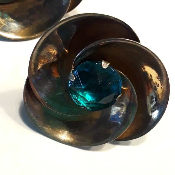 Vintage Handmade Pewter Look (Silver Plated) Screw Back Earrings - Picture 3 of 11